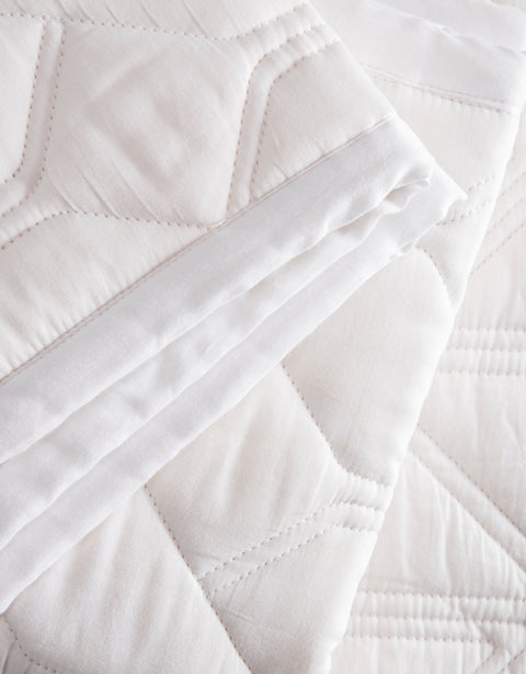 Icon Quilted Organic Cotton Comforter Set in White#color_white