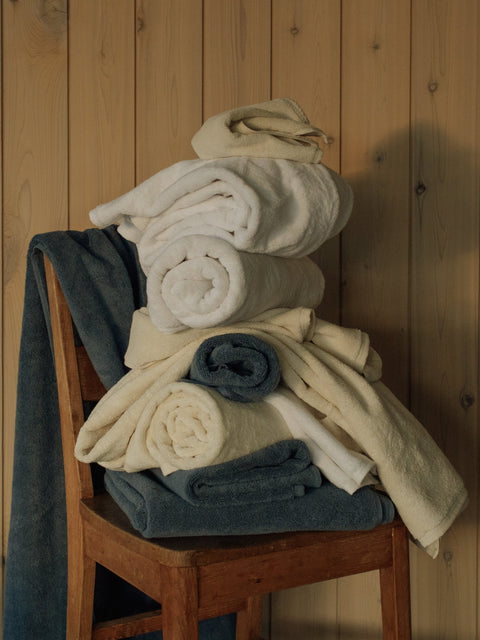 Organic and Fairtrade Cotton Bath Towel in Alps#color_alps